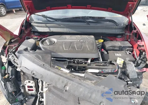 2015 Jeep Cherokee Latitude z USA, uszkodzony, nr VIN 1C4PJMCS0FW534959